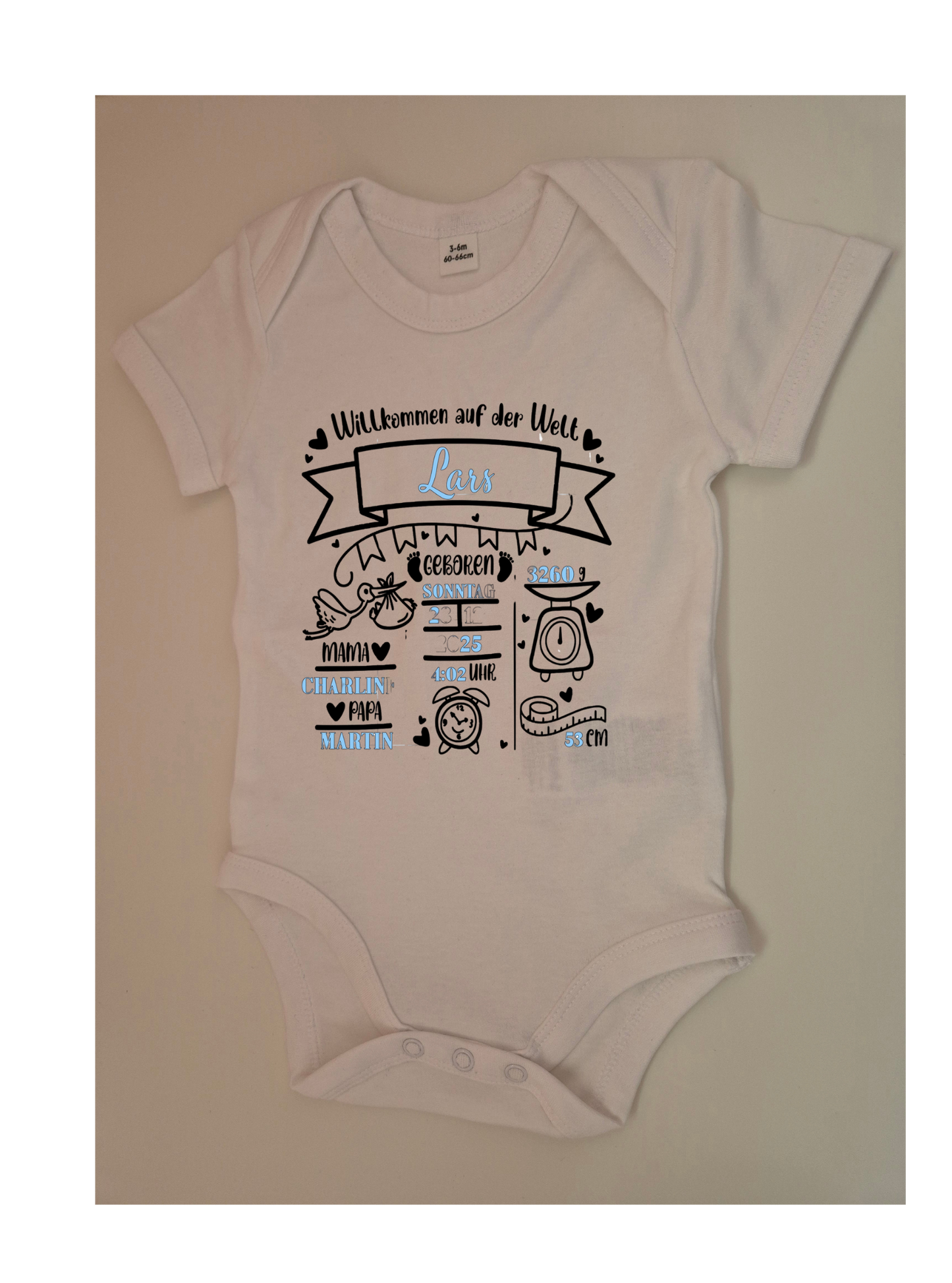 Kurzarm-Babybody aus Bio-Baumwolle – personalisiert mit Name & Geburtsdaten