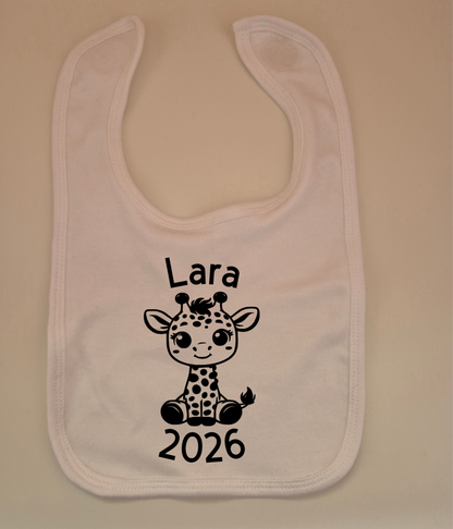 Baby-Lätzchen aus Bio-Baumwolle mit süßem Tiermotiv – personalisiert mit Name und Geburtsdatum.