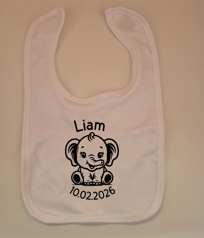 Baby-Lätzchen aus Bio-Baumwolle mit süßem Tiermotiv – personalisiert mit Name und Geburtsdatum.